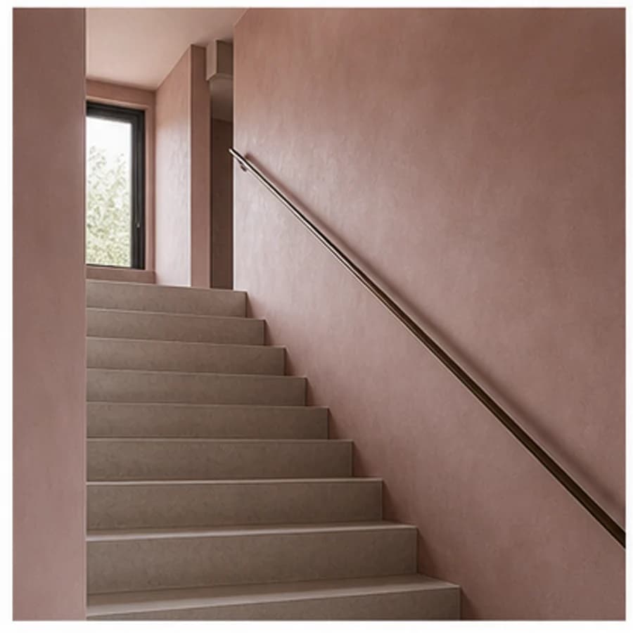 Woonkamer en hal kleur roze trapgat