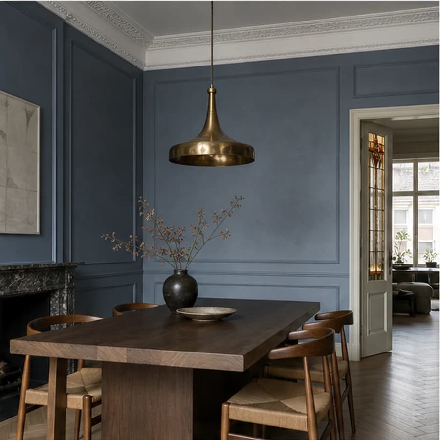 Woonkamer en hal heritage muted blue dining paneling