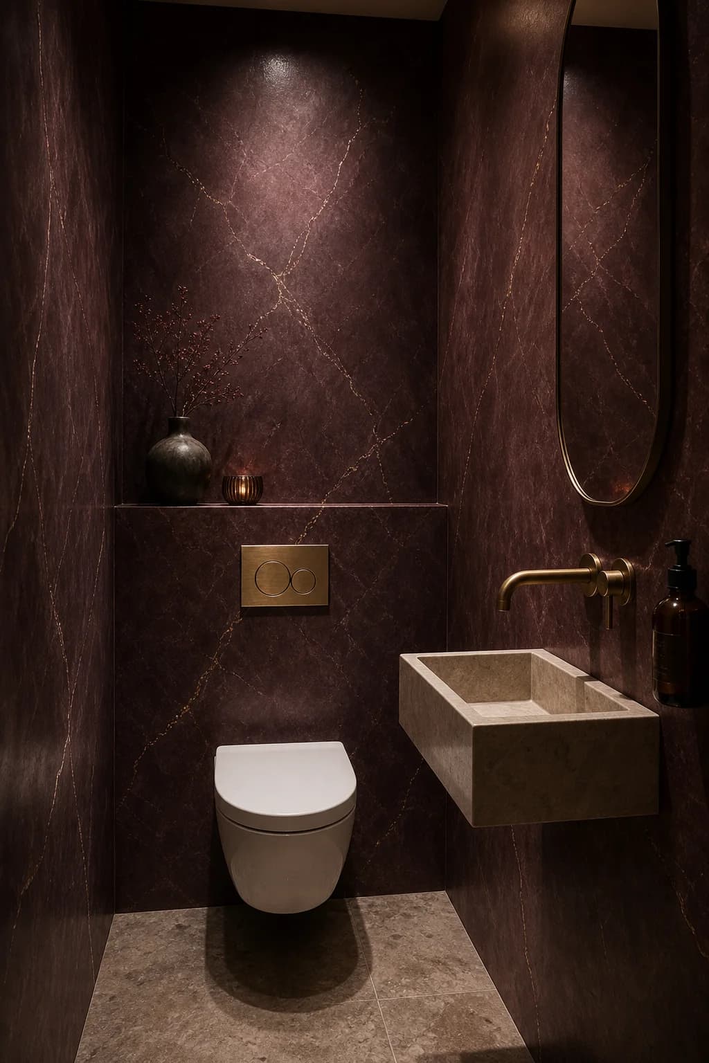 Kleur en textuur luxe burgundy marmer goud toilet wand